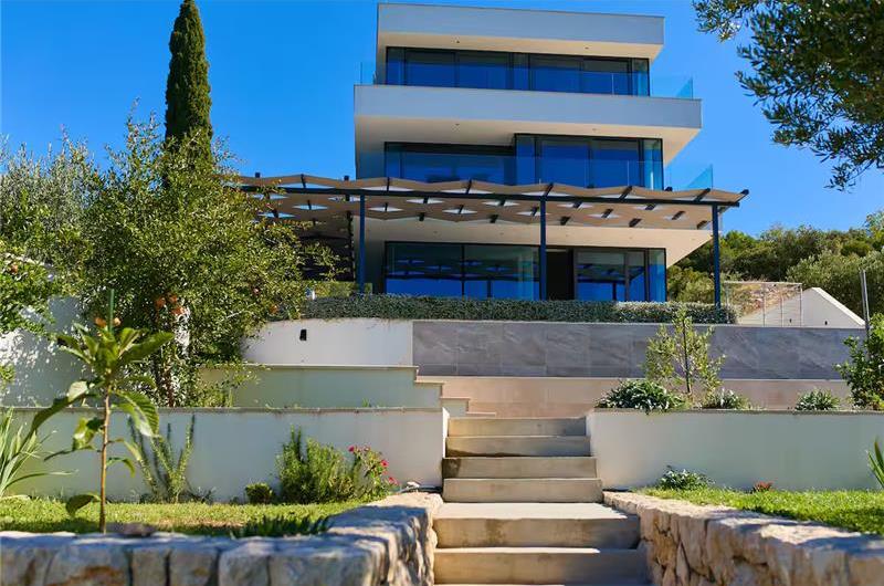 6 Bedroom Seafront Villa with Pool near Slano, Sleeps 12-14