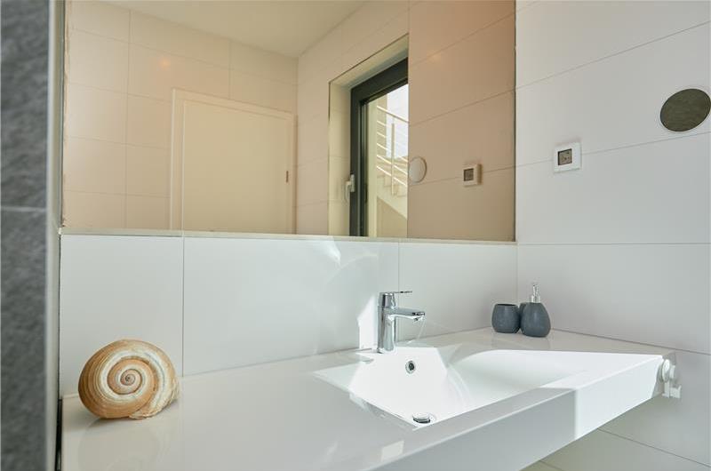 6 Bedroom Seafront Villa with Pool near Slano, Sleeps 12-14