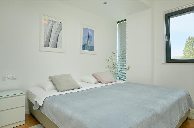 6 Bedroom Seafront Villa with Pool near Slano, Sleeps 12-14