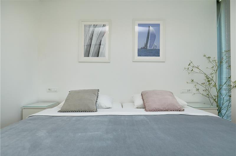 6 Bedroom Seafront Villa with Pool near Slano, Sleeps 12-14