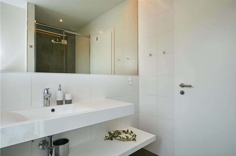 6 Bedroom Seafront Villa with Pool near Slano, Sleeps 12-14