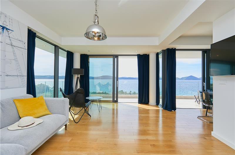 6 Bedroom Seafront Villa with Pool near Slano, Sleeps 12-14