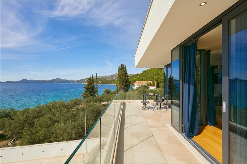 6 Bedroom Seafront Villa with Pool near Slano, Sleeps 12-14