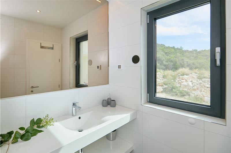 6 Bedroom Seafront Villa with Pool near Slano, Sleeps 12-14