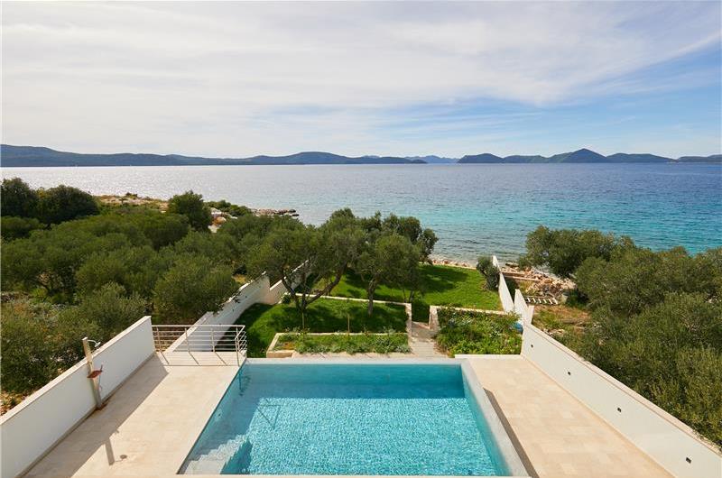 6 Bedroom Seafront Villa with Pool near Slano, Sleeps 12-14