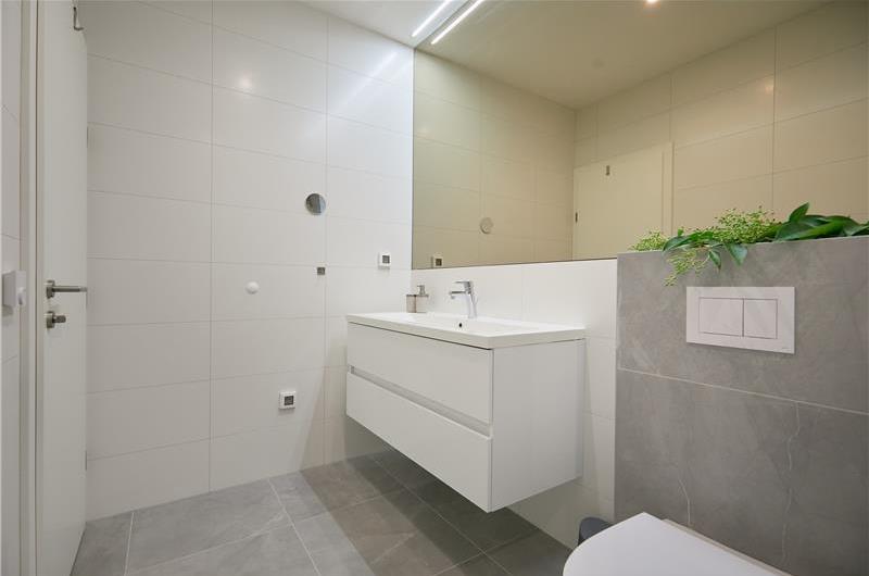 6 Bedroom Seafront Villa with Pool near Slano, Sleeps 12-14