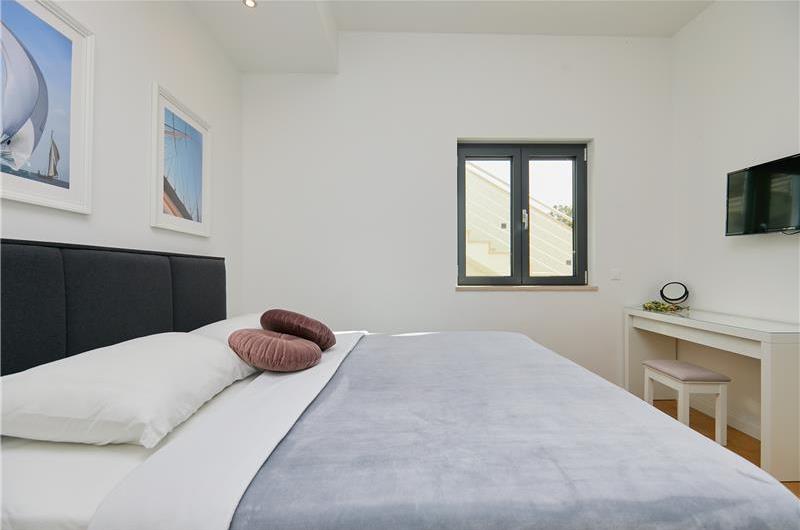 6 Bedroom Seafront Villa with Pool near Slano, Sleeps 12-14