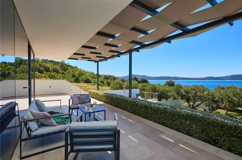 6 Bedroom Seafront Villa with Pool near Slano, Sleeps 12-14