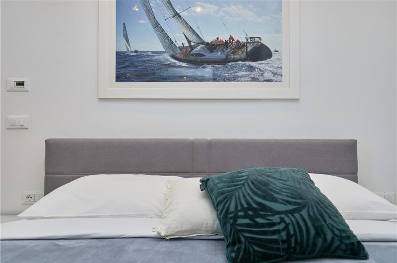 6 Bedroom Seafront Villa with Pool near Slano, Sleeps 12-14