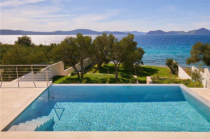 6 Bedroom Seafront Villa with Pool near Slano, Sleeps 12-14