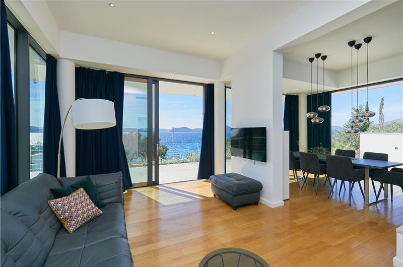 6 Bedroom Seafront Villa with Pool near Slano, Sleeps 12-14