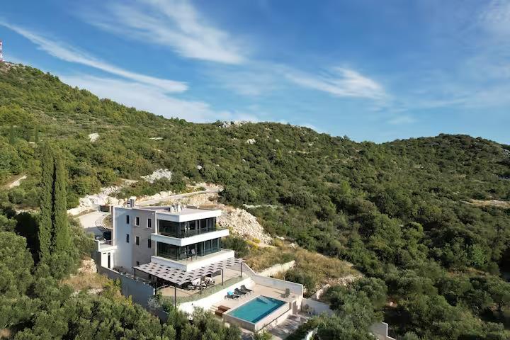 6 Bedroom Seafront Villa with Pool near Slano, Sleeps 12-14