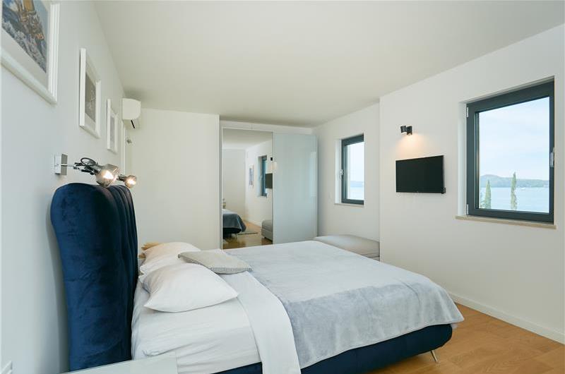 6 Bedroom Seafront Villa with Pool near Slano, Sleeps 12-14