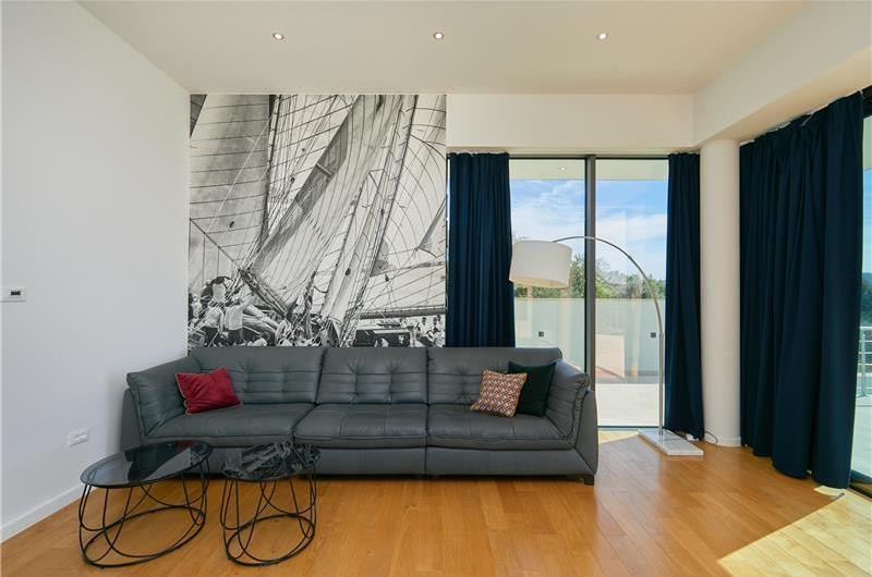 6 Bedroom Seafront Villa with Pool near Slano, Sleeps 12-14