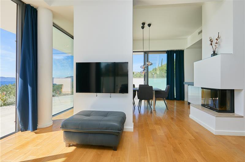 6 Bedroom Seafront Villa with Pool near Slano, Sleeps 12-14
