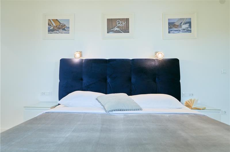 6 Bedroom Seafront Villa with Pool near Slano, Sleeps 12-14