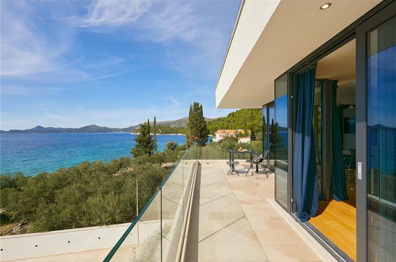 6 Bedroom Seafront Villa with Pool near Slano, Sleeps 12-14