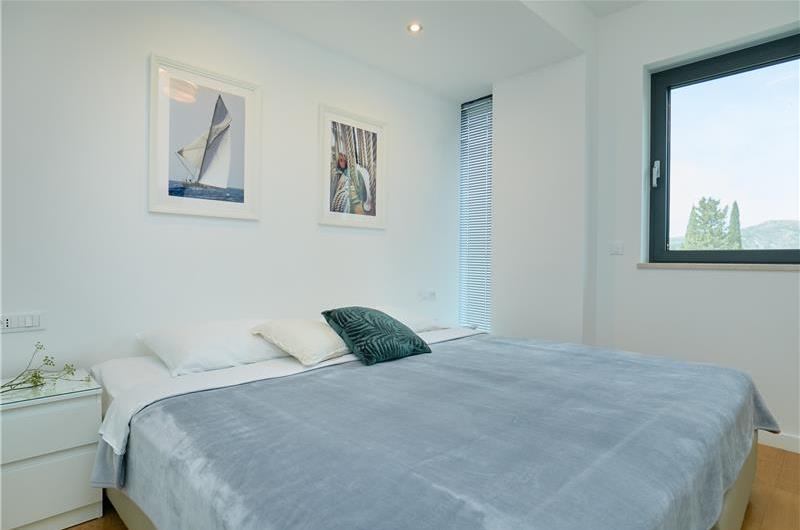 6 Bedroom Seafront Villa with Pool near Slano, Sleeps 12-14