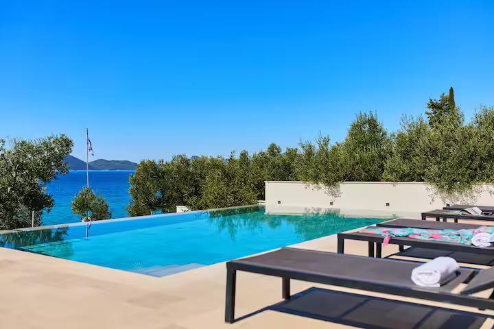 6 Bedroom Seafront Villa with Pool near Slano, Sleeps 12-14