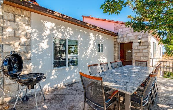 Sea-view villa in Orebic, photograph 2