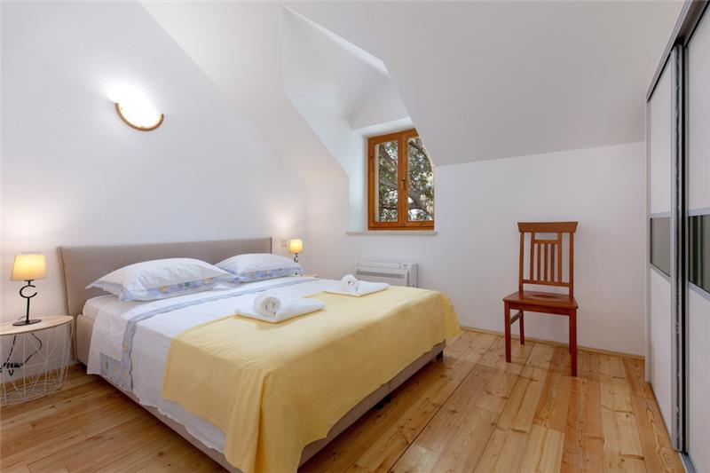 Villa in Pucisca, photograph 10