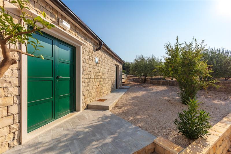 Villa in Pucisca, photograph 16