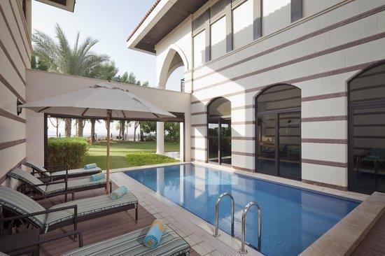 Sea-view villa in Dubai, photograph 1
