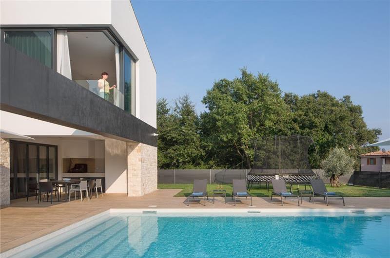 4 Bedroom Istrian Villa with Pool in Liznjan, Sleeps 8
