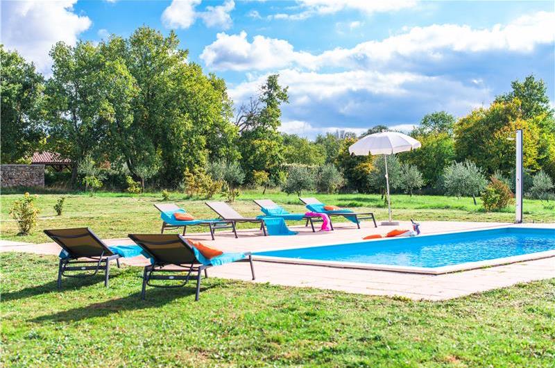 3 Bedroom Istrian Villa with Pool near Porec, Sleeps 5-6