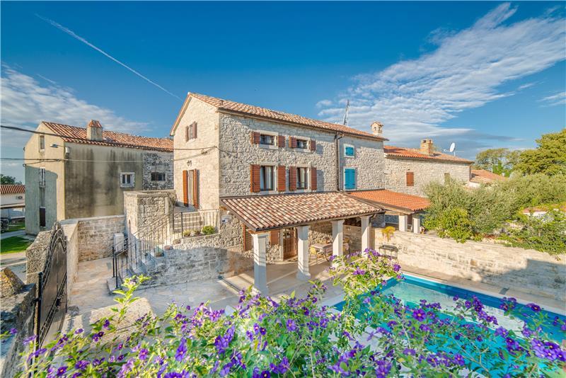 A stone villa with pool near Vrsar, Istria