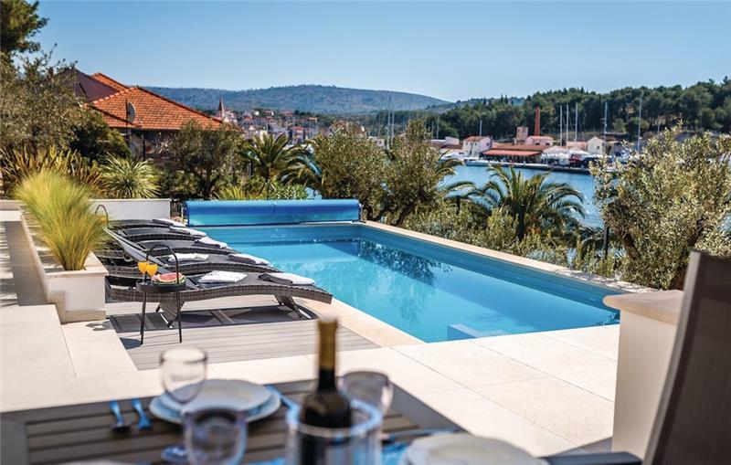 4 Bedroom Seafront Villa with Heated Pool in Milna, Brac Island