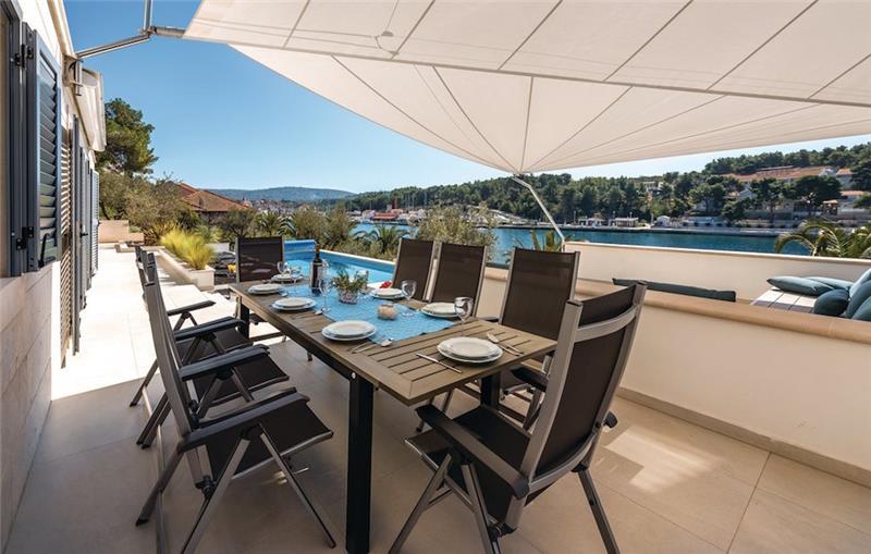Sea-view villa in Milna, photograph 10