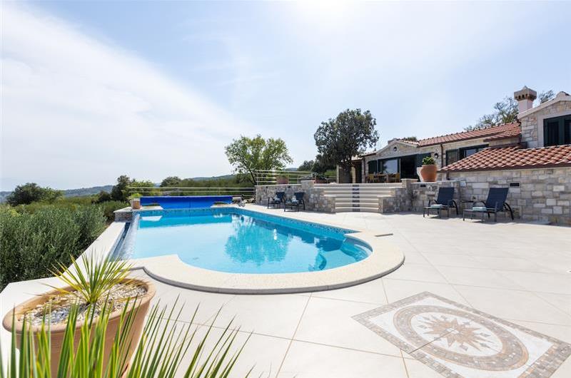 3 Bedroom Brac Island Villa with Infinity Pool near Supetar, Sleeps 6-8 