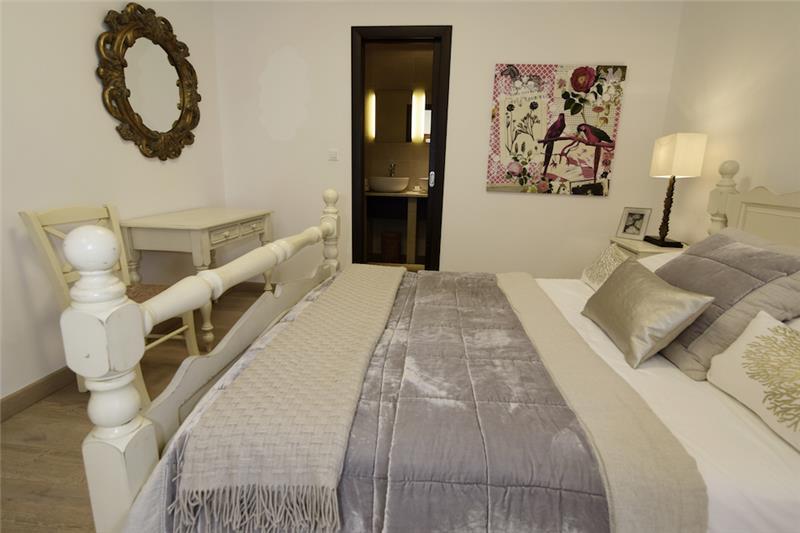 Beachfront villa in Selca, photograph 23