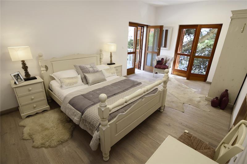 Beachfront villa in Selca, photograph 21