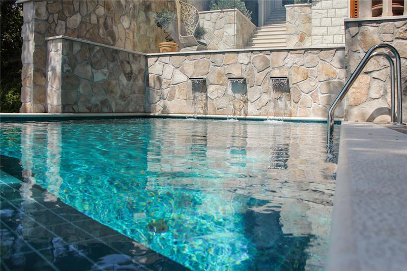 Beachfront villa in Selca, photograph 4
