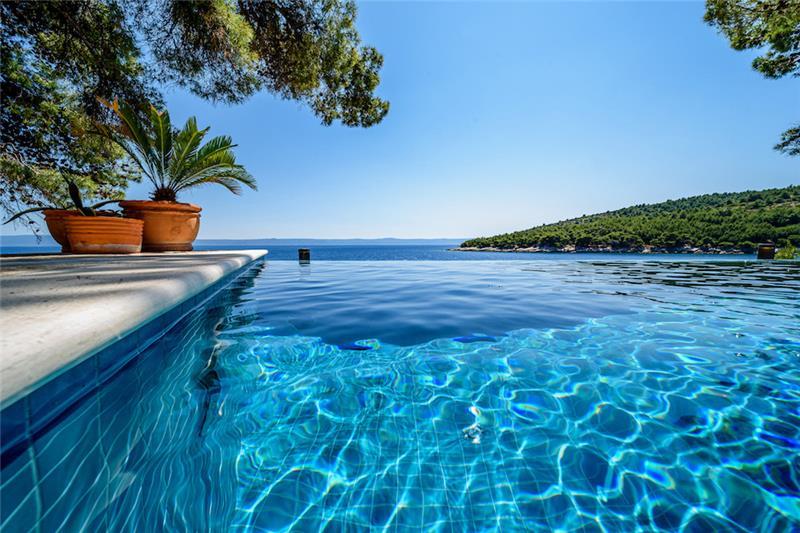 Beachfront villa in Selca, photograph 9