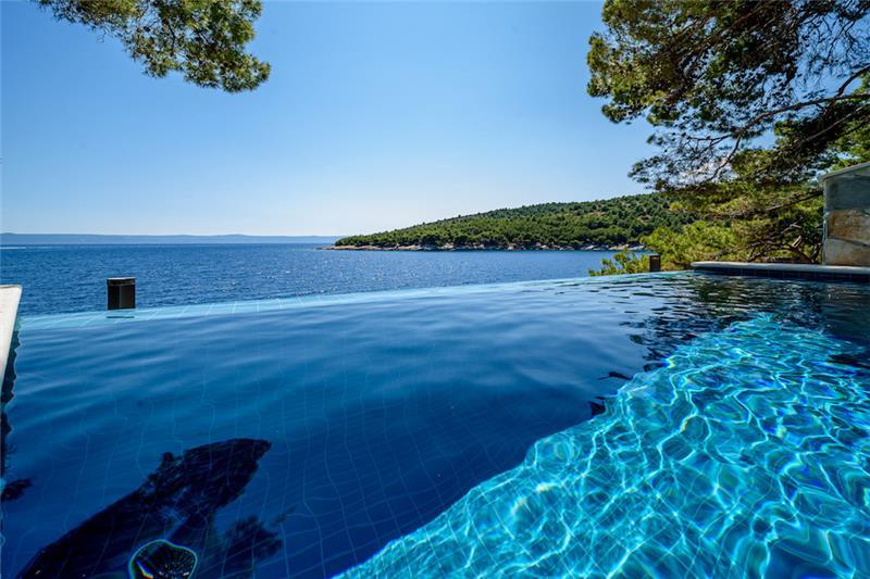 Beachfront villa in Selca, photograph 8