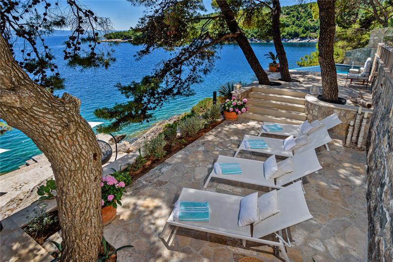 Beachfront villa in Selca, photograph 12