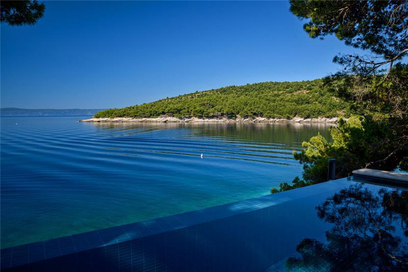 Beachfront villa in Selca, photograph 3