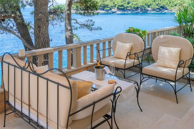 Beachfront villa in Selca, photograph 14