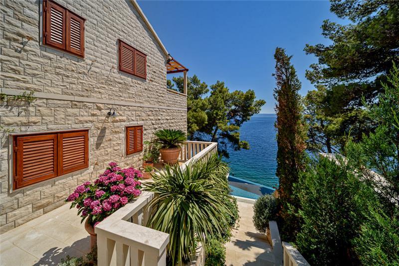 Beachfront villa in Selca, photograph 13