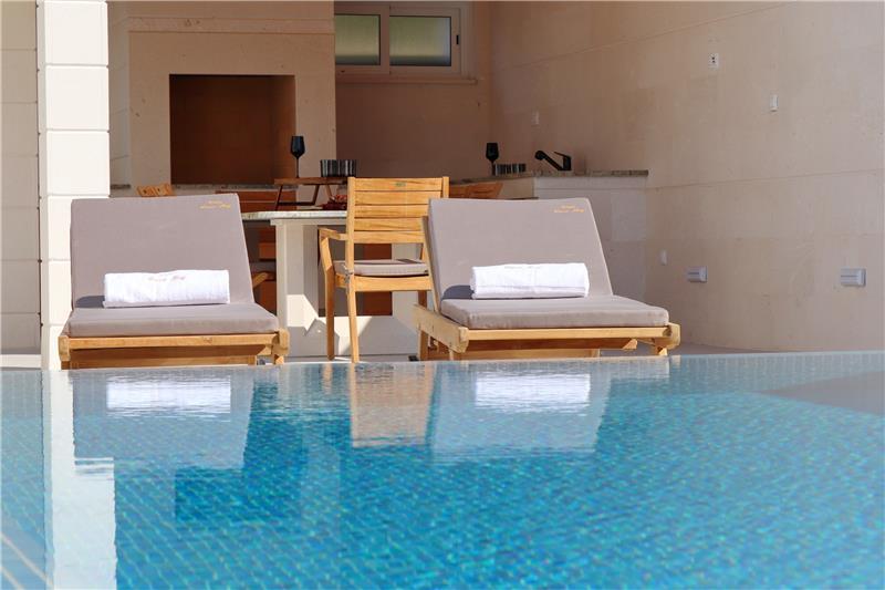 Beachfront villa in Vela Luka, photograph 2