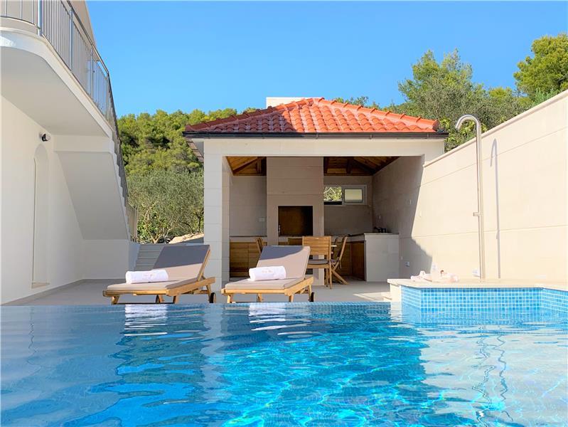 Beachfront villa in Vela Luka, photograph 1