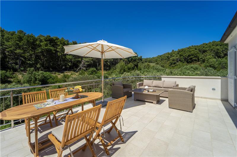 Beachfront villa in Vela Luka, photograph 6