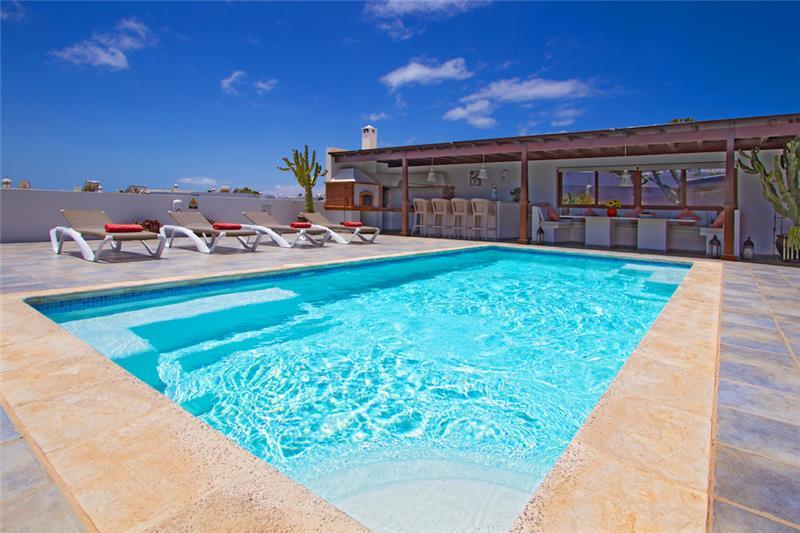 Sea-view villa in Lanzarote, photograph 2