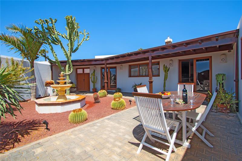 Sea-view villa in Lanzarote, photograph 6