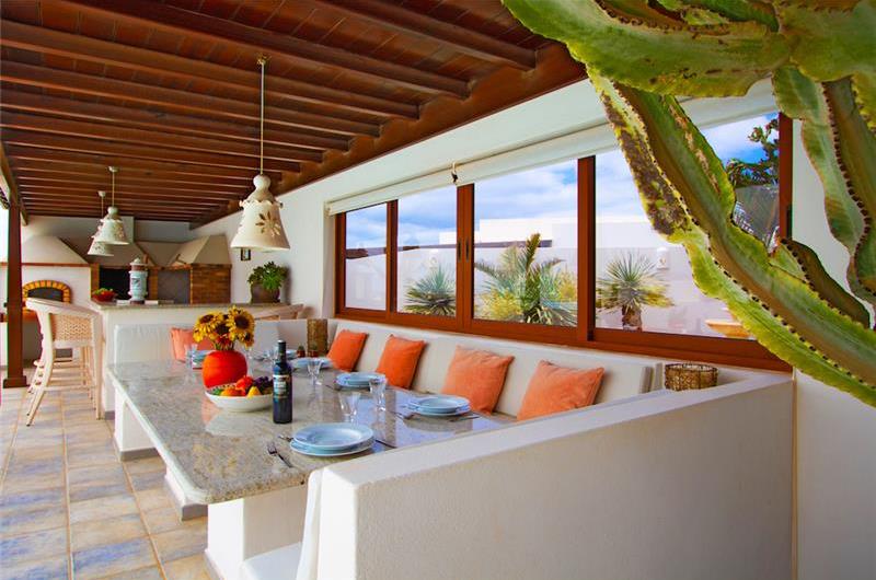 4 Bedroom Villa with Pool in Playa Blanca, Sleeps 8