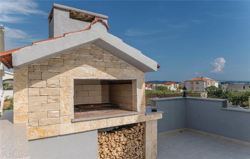 9 Bedroom Villa with Heated Pool, Jacuzzi and Sauna near Trogir, Sleeps 17-18 