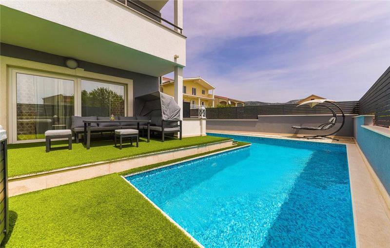 9 Bedroom Villa with Heated Pool, Jacuzzi and Sauna near Trogir, Sleeps 17-18 